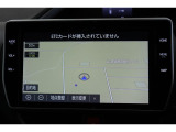 純正10インチナビを装備。専用の設計ですっきりとしたデザイン。大きな画面で見やすく操作もしやすいです☆ハンズフリー通話や音楽再生が出来るBluetoothも対応♪