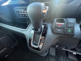 シフトレバーは扱いやすい位置に配置されてます。安全運転でお出掛けください。