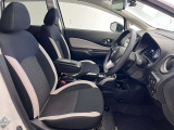 ゆったりと座れる運転席シートですのでストレスなく運転が出来ますよ!