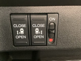 両側電動スライドドアです。腕や足・異物を感知すると動作が停止する、挟み込み防止機能が付いているので、お子さまにも安心してお使い頂けます!