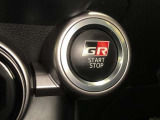 【スマートエントリー&スタートシステム】スマートキーを携帯していれば、エンジン始動はクラッチペダルを踏みながらプッシュスイッチで行えます。