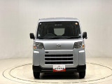 スクエアなボディが叶える広々空間、たくさん積めて仕事がしやすい荷室、働く人の運転しやすさ、そして、.先進の安全装備を搭載したハイゼットカーゴが入荷致しました。