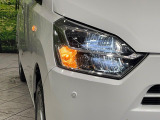 【LEDヘッドライト】悪天候や夜間走行時も良好な視界を確保し安心して運転できる高輝度LEDヘッドライトを装備!点灯速度が早く、消費電力も抑えられています。