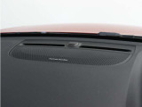 【harman/kardon】世界のオーディオファン垂涎のプレミアムサウンドシステムを搭載。原音に近い音場空間を忠実に再現。乗る人すべてに最良の音響体験を提供します。