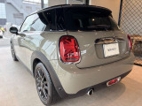 かわいいテールのデザインはほかの車にはない魅力があります。ひと目で&ldquo;MINI&rdquo;とわかるデザインはアナタを虜にしてしまうかもしれません