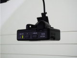 ◆リアにもドライブレコーダーを装備しております◆映像・音声などを記録する自動車用の装置です。もしもの事故の際の記録はもちろん、旅行の際の思い出としてドライブの映像を楽しむことができます。