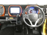 運転席からの視界はこんな感じです☆お気軽にご来店いただき、実際に座って是非お確かめください。ドライバーに寄り添う快適な操作フィールをもたらすステアリングです。