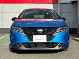 エンジンで充電してバッテリーに蓄電しモーターで走る。日産独自のパワートレーンe-POWER。滑らかな加速と優れた燃費性能が特徴です。