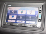 ナビゲーションは純正メモリーナビ(VXM-164CSi)を装着しております。AM、FM、CD、Bluetooth、ワンセグTVがご使用いただけます。初めて訪れた場所でも安心ですね!