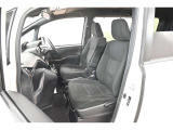 運転席シート廻りは使用感も少なく、良好な状態となっています。前オーナー様が丁寧に使っていたことがよくわかりますね。
