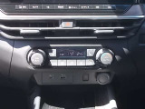 【オートエアコン】風量や風向を自動で調整してくれるのでロングドライブも快適にお過ごしいただけます♪