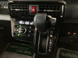 【電動パーキング】指先だけで簡単に操作が可能な電動パーキングブレーキを搭載♪また、渋滞時や駐車券を取るシーンなどで便利なオートブレーキホールド機能も搭載☆