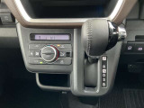 スポーツシフトに入れてマニュアル車感覚の走行が出来ます。山道走行や高速道路の走行に大活躍です★