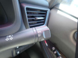 オートライト機能が装備されており暗い場所に入ると車両が検知しライトのON・OFFを自動的に切り替えてくれますので非常に便利な装備です♪