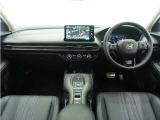 ◆視界広々で非常に運転しやすくロングドライブでも疲れを感じさせないすっきりとまとまったインパネ周りです。