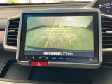 【バックカメラ】運転が苦手な方も車庫入れラクラクです!ギアをリバースに入れれば自動的に切り換わりますので、面倒な操作は不要です♪狭い駐車場もお車を傷つけず安心ですね!