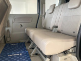 後部座席です。足元空間は広々しており、大人4人乗車も無理なく可能です。