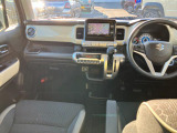 カジュアルな運転席廻りがドライブを楽しくしてくれます♪