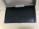 【フリップダウンモニター】大画面モニターで後席でもエンタメをお楽しみいただけます。小さなお子様にも大人気の装備です♪