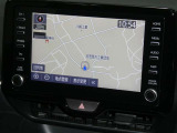 【8インチ純正ナビ】純正ナビを装備。タッチパネル式で使いやすく、詳細地図により目的地をピンポイントで設定できます。初めての道でも迷いにくく、ロングドライブも快適ですよ♪