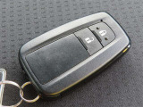 スマートキーはかばんやポケットに入れておけば、ドアのロックアンロックやエンジンの始動が出来ます!