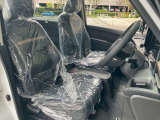 ゆったりとした運転席廻りです。