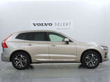 強靱で軽量なボディ構造と洗練されたサスペンション設計により、 XC60のシャシーは快適性と操縦性の最適なバランスを保っています。距離ドライブのあとでさえ疲れを感じさせないクルマです。