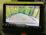 【バックカメラ】駐車時に後方がリアルタイム映像で確認できます。大型商業施設や立体駐車場での駐車時や、夜間のバック時に大活躍!運転スキルに関わらず、今や必須となった装備のひとつです!