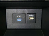 【充電用USB端子】デバイスの充電に便利です。※実際の接続端子は写真で確認or店舗までご気軽にお問合せください♪