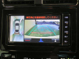 パノラミックビューモニター搭載。カメラで車両周囲の状況を映し出すため、狭い場所での駐車などに役立ちます。