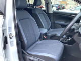 マイクロフリース素材を使用したスポーツコンフォートシート。欧州車らしく硬めのシートが体を程よくつつみこみ、長距離でも快適に運転できます。
