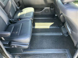 向かい側にサービス工場完備。車検・メンテもお任せください!
