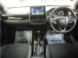 運転にかかわる様々な操作を安全に行えるように視点移動が少なく、操作性に配慮されたスイッチ類が凝縮されたコクピットです。