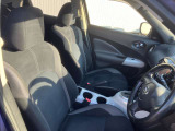 ゆったりとくつろげる運転席です。