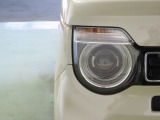 LEDヘッドライトは、点灯の瞬間から光量を発揮し、突然暗くなるトンネルなどでの安定感を高めます。