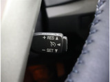 レーダークルーズコントロール(全車速追従機能付)付きです。車速に応じて追従支援してくれるので、ロングドライブも快適です。詳細は販売店スタッフまでおたずねください。