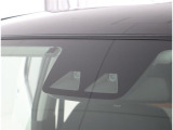 サポカーSとは、衝突被害軽減ブレーキに加えて、高齢者に多いと言われている踏み間違い事故防止をサポートする機能です。詳しくは販売店スタッフまでおたずねください。