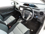 シンプルで使いやすいデザインの運転席です。