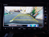 ガイドライン付きバックカメラを装備しているので、慣れない場所での車庫入れも安心です。