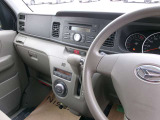 スッキリした運転席周りです。