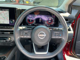 ステアリングスイッチ搭載!ハンドルひとつで手を離さなくても運転中視線をそらさなくても操作が出来て便利です。