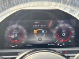 メーター中央に、様々な車両情報を表示してくれる、ディスプレイがついています。