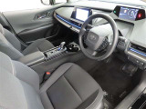 シンプルで使いやすいデザインの運転席です。
