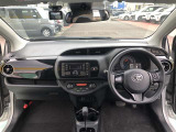 シンプルながら機能性溢れる運転席廻りです。視界性もよく、運転しやすいですよ。