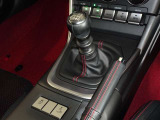 フロア6速マニュアル車です。