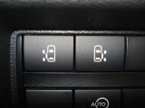 両側電動オートスライドドア付き!!運転席のスイッチでも開閉可能です♪重い荷物を持っている時や、雨の日に重宝します!小さいお子様がいても巻き込み防止機能や手動のみに切替も出来ますので安心です♪