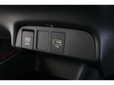 スマートフォンなどの音楽再生が可能なUSB接続ジャック装備車両です♪♪♪