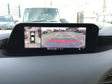 360&deg;ビューモニターでは前後左右4つのカメラ映像をさまざまな走行状況に応じて切り替えてセンターディスプレイに表示することで、駐車時や狭い道でのすれ違い時、見通しの悪い交差点進入時でも安心感を高めます