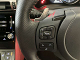 オーディオや運転支援機能などを手元で操作できるステアリングスイッチ。操作時の視線移動が少なく、安全にも貢献します。