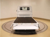 積み下ろしがしやすい三方開き!
